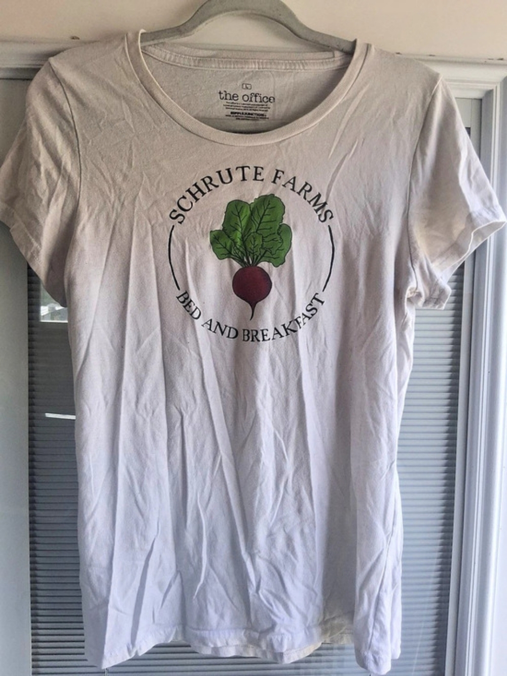 the office Radish Graphic Tee in White Size Large